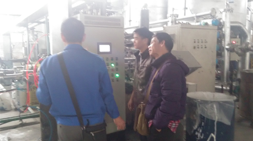 恒盛膠業技術員與遠東泵業技術工程師現場技術交流
